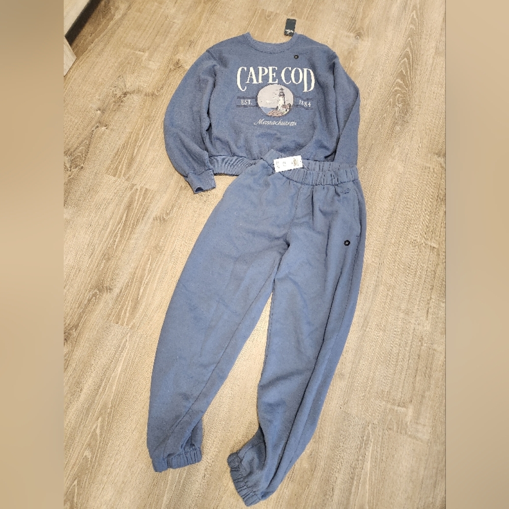 Hollister Crewneck & Pants